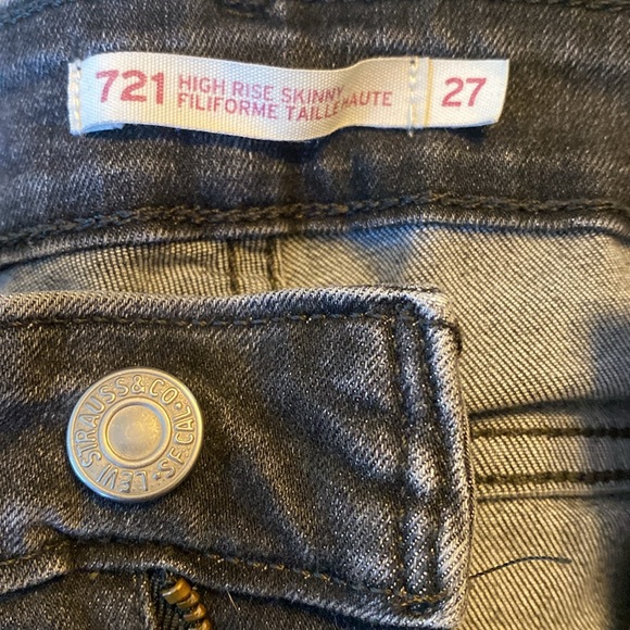 Levi 721 High Rise Skinny sz 27 grey wash distressed raw hem EUC - Picture 2 of 3